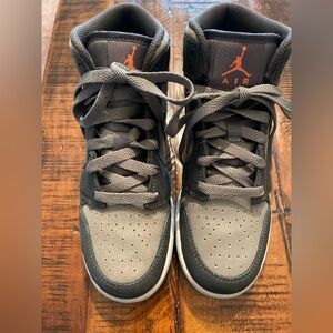Air Jordan Grade School Retro 1 mid se “night Stadium” size 6Y